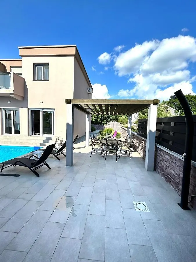 Holiday House 
