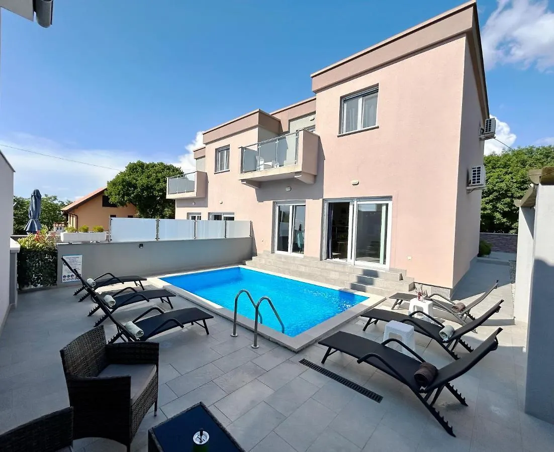 Holiday House \