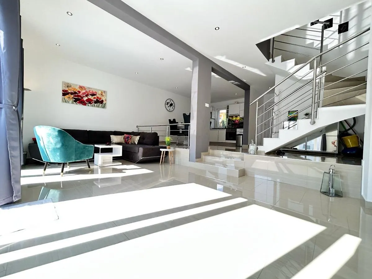 Holiday House 
